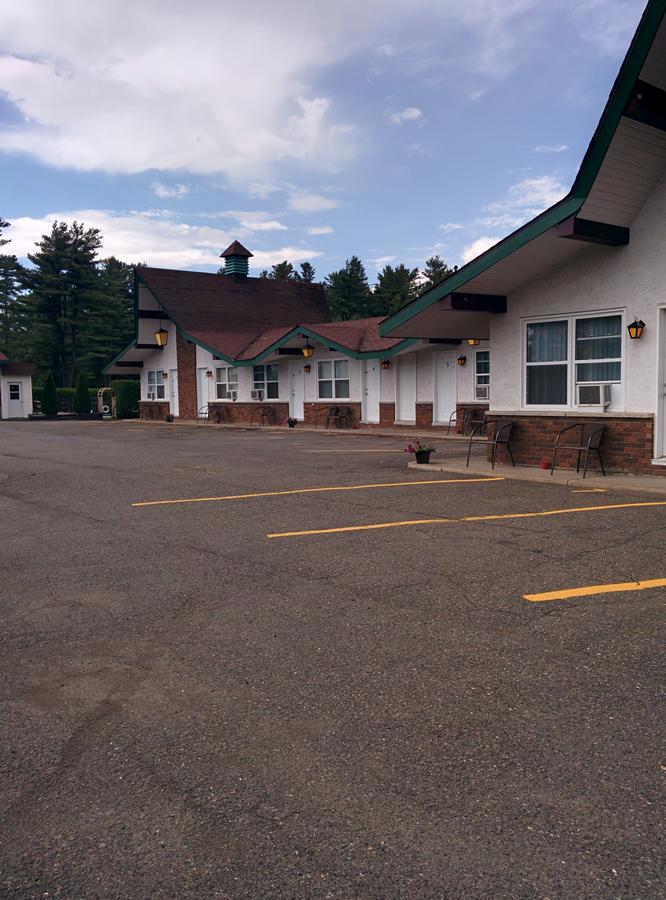 Motel Les Pins Granby Exteriér fotografie
