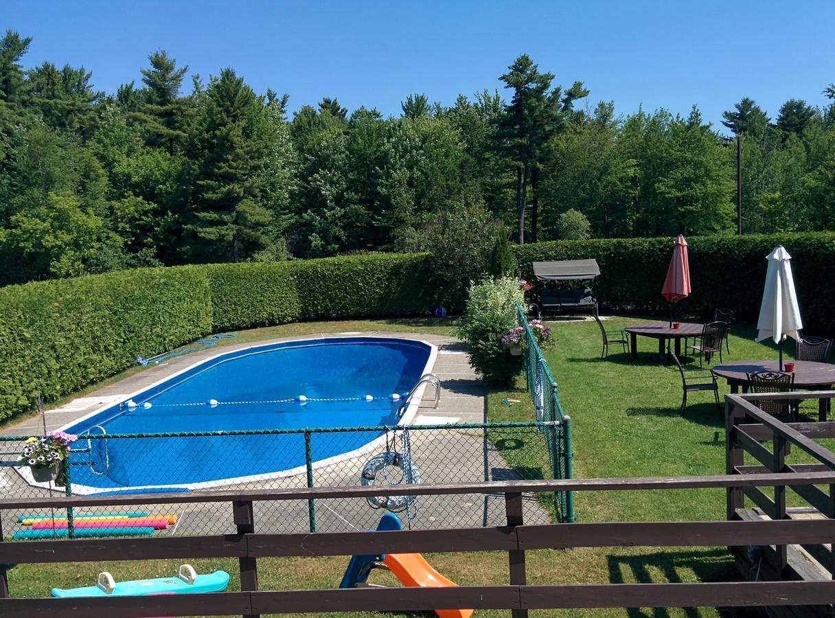 Motel Les Pins Granby Exteriér fotografie