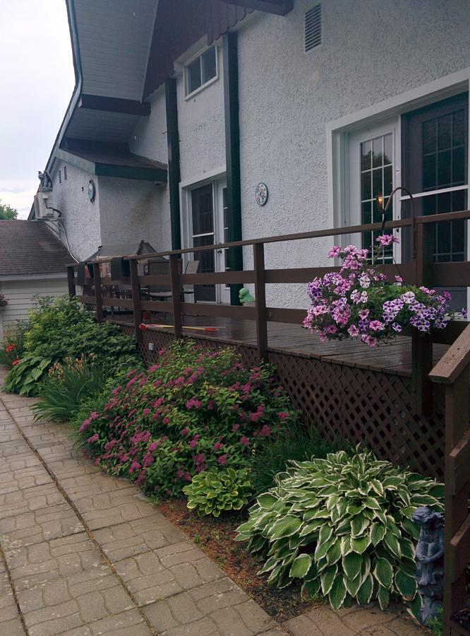 Motel Les Pins Granby Exteriér fotografie